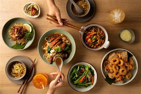 Thưởng thức bữa ăn Việt tinh tế tại 8 nhà hàng ở Hà Nội.